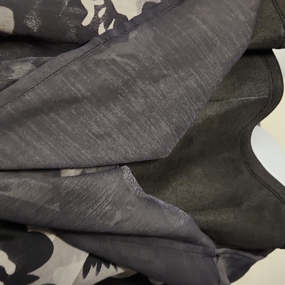 Jessica 2X Floral Camo Look Top - Picture 4 of 4